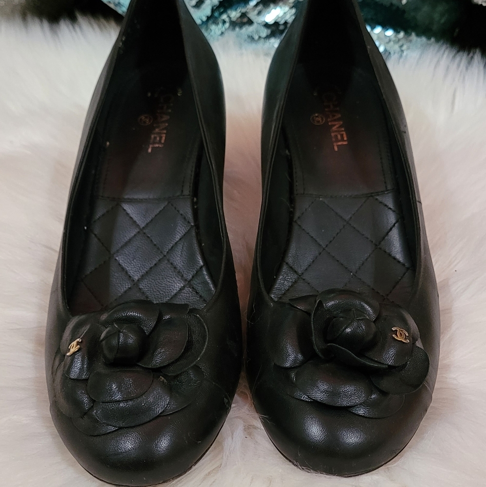 CHANEL Camellia Pumps